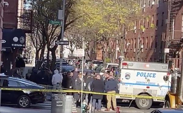 NYPD police involved shooting</p>

<p>　　Person With Gun Barricaded Lower East Side, Manhattan 201 Eldridge St