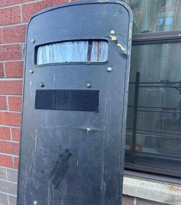 NYPD police involved shooting</p>

<p>　　Person With Gun Barricaded Lower East Side, Manhattan 201 Eldridge St