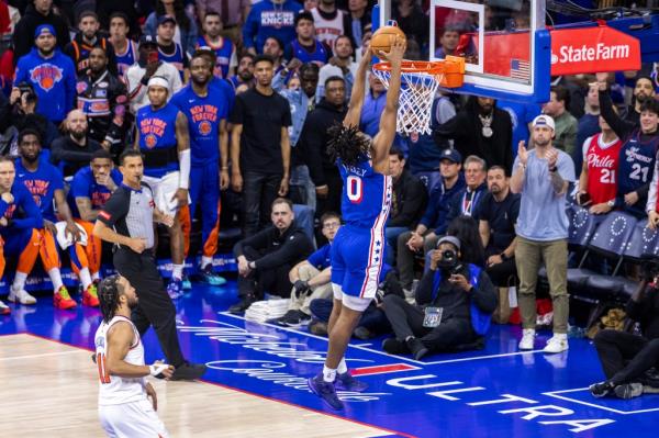Tyrese Maxey slams home a dunk during the second half of the Knicks' loss.