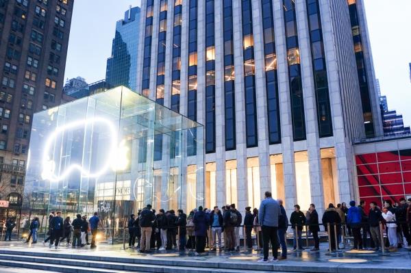 Vision Pro goes on sale at Apple's NYC flagship store Friday 