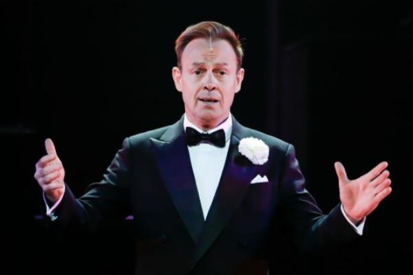 Jeremy Vine watches close-call between bus and Neighbours legend