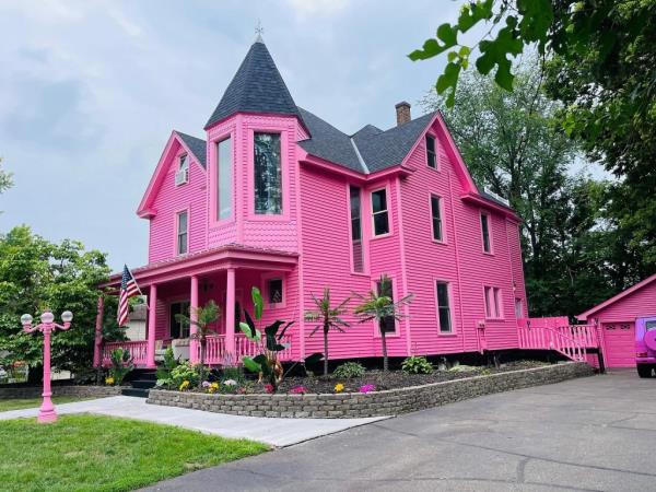 Wisco<em></em>nsin Pink House