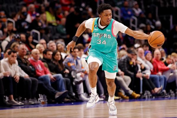 Stanley Johnson with the Spurs