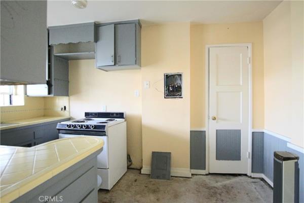 los angeles bridge apartment