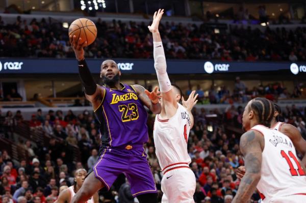 LeBron James drives against the Bulls.