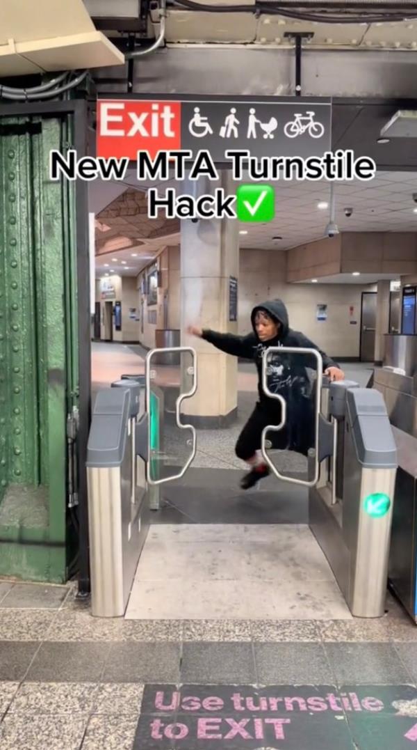 A screengrab from kiingspiidertv's TikTok page.