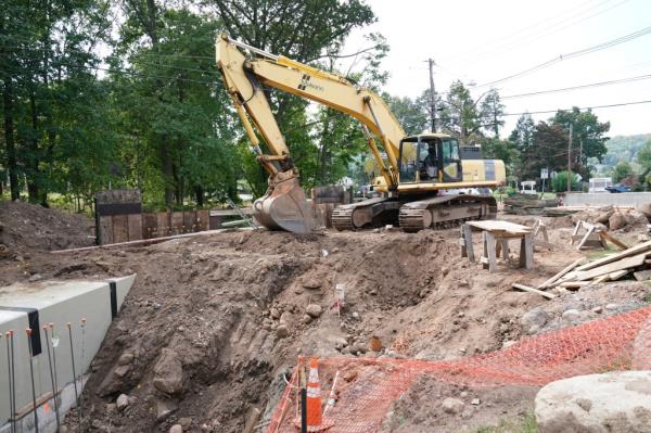 Crane at a co<em></em>nstruction site