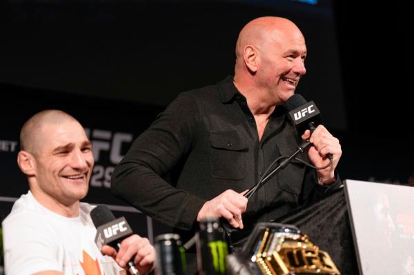 Sean Stickland and Dana White both hold UFC micropho<em></em>nes at the press conference.