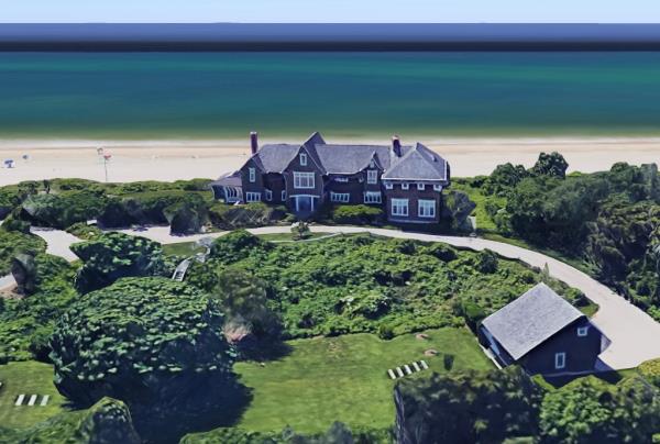 Mansion on Lily Pond Lane in East Hampton, New York
