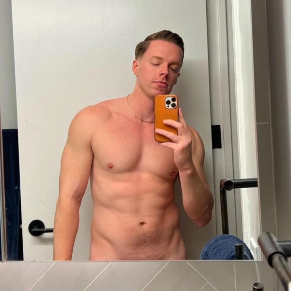 Administrative law judge Gregory A. Locke posing nude in a mirror selfie.