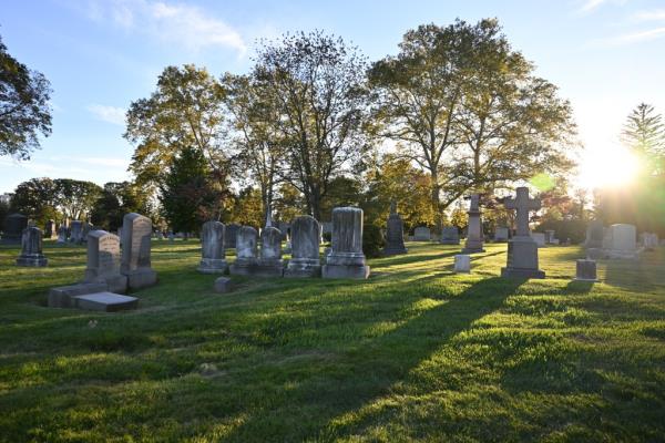 tombsto<em></em>nes at Green-Wood Cemetery in Brooklyn