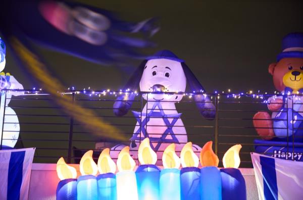 FOR SUNDAY NEWS</p>

<p>　　The Goldzal familyas home  on Staten Island decorated for Hanukkah</p>

<p>　　(Michael McWeeney / November 30, 2023)