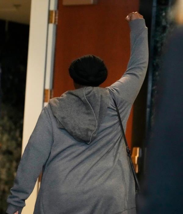 Sheneen McClain, mother of Elijah McClain, raises her arm as she leaves a courtroom afterhearing the verdict in the 2019 death of her son followimg a trial in the Adams County, Colo., courthouse Thursday, Oct. 12, 2023, in Brighton, Colo. (AP Photo/David Zalubowski)
