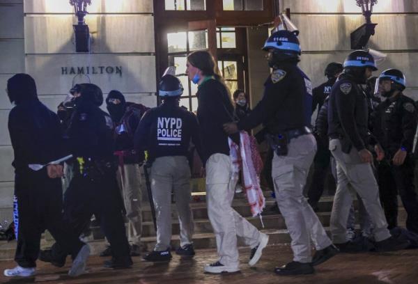 NYPD arresting anti-Israel protesters on Columbia's campus on April 30, 2204.