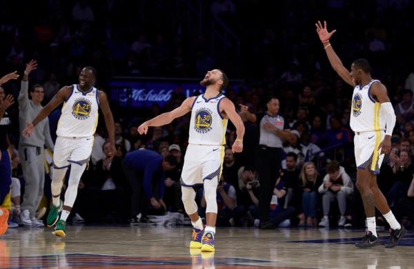 Stephen Curry has 31 3-pointers in the clutch, no one else has 20. 
