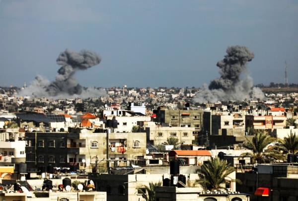 Israel co<em></em>ntinues its airstrike campaign in Khan Younis, southern Gaza's largest city.