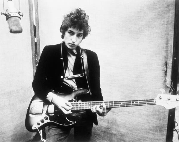 File poses of Bob Dylan in 1968-1969.
