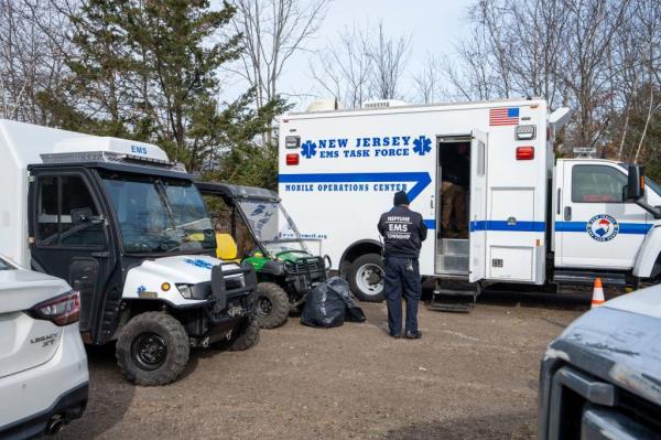 First respo<em></em>nders near the fire