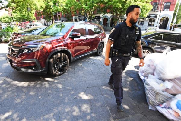  The Ho<em></em>nda Pilot which the NYPD brought to the 32 precinct after police stopped what was a car jacking that turned into a kidnapping after a man stole a running car from outside of a daycare at 300 W 134 St., NYC., which had a child still inside a car seat. 