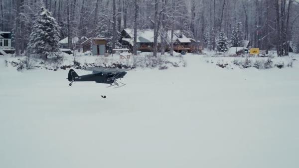 Keim has tossed turkeys out of her plane for the past three years.</p>

<p>　　