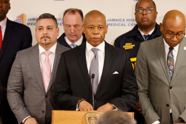 Mayor Adams speaks at Jamaica Hospital a<em></em>bout Officer Diller's death