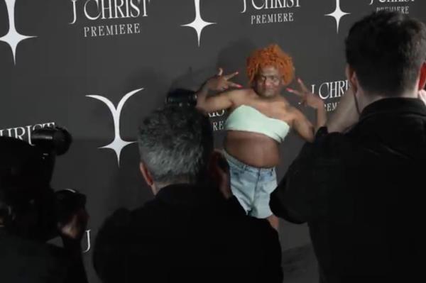 Lil Nas X has Barack Obama, Mariah Carey, Ed Sheeran Kanye West imperso<em></em>nators at his music video premiere 