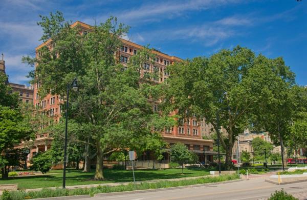Student Unio<em></em>n building at the University of Pittsburgh campus with trees in front.