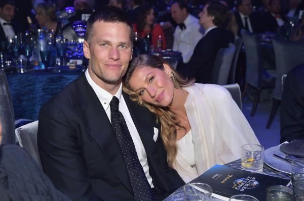 Gisele Bundchen rests her head on Tom Brady's shoulder when they were still married. 