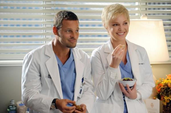 Alex karev and izzie stevens in still from grey's