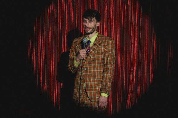 Richard Gadd as Do<em></em>nny Dunn on stage.