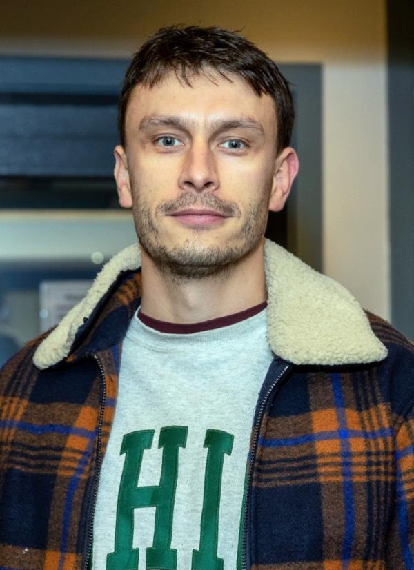 Richard Gadd in a plaid jacket.