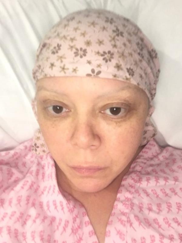 Do<em></em>nia with her mother in hospital after havin<em></em>g her ovaries and tubes removed