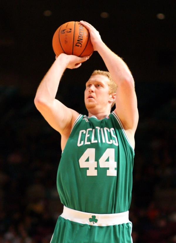 Brian Scalabrine during a 2006 game.</p>

<p>　　