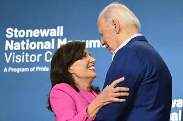 Kathy Hochul and Joe Biden