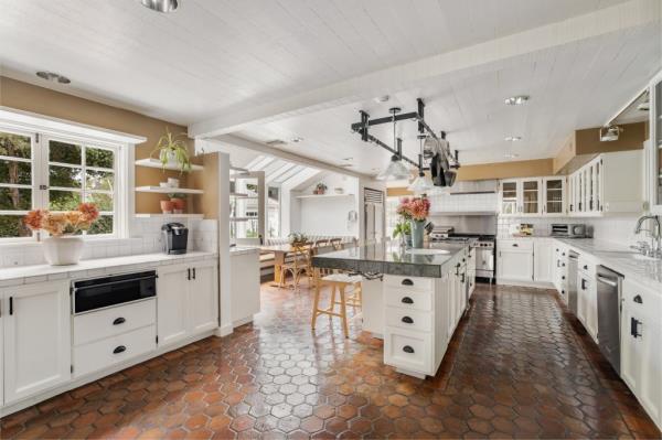 barbara bosson amalfi drive