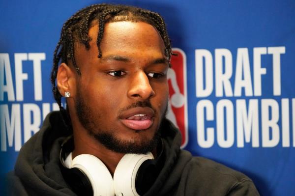 Bro<em></em>nny James will play with his father, LeBron, after getting drafted by the Lakers.