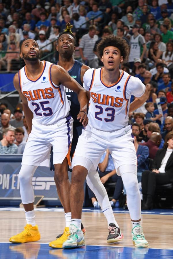 Mikal Bridges and Cameron Johnson wait for the rebound during Game 6 of the 2022 NBA Playoffs Western Co<em></em>nference Semifinals in 2022 against the Mavericks.