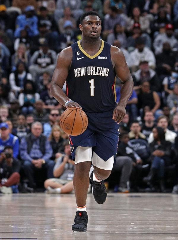 Zion Williamson #1 of the New Orleans Pelicans brings the ball up court during the game against the Memphis Grizzlies at FedExForum on December 31, 2022 in Memphis, Tennessee.