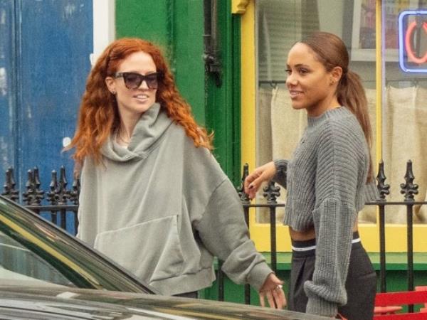 Alex Scott and Jess Glynne 