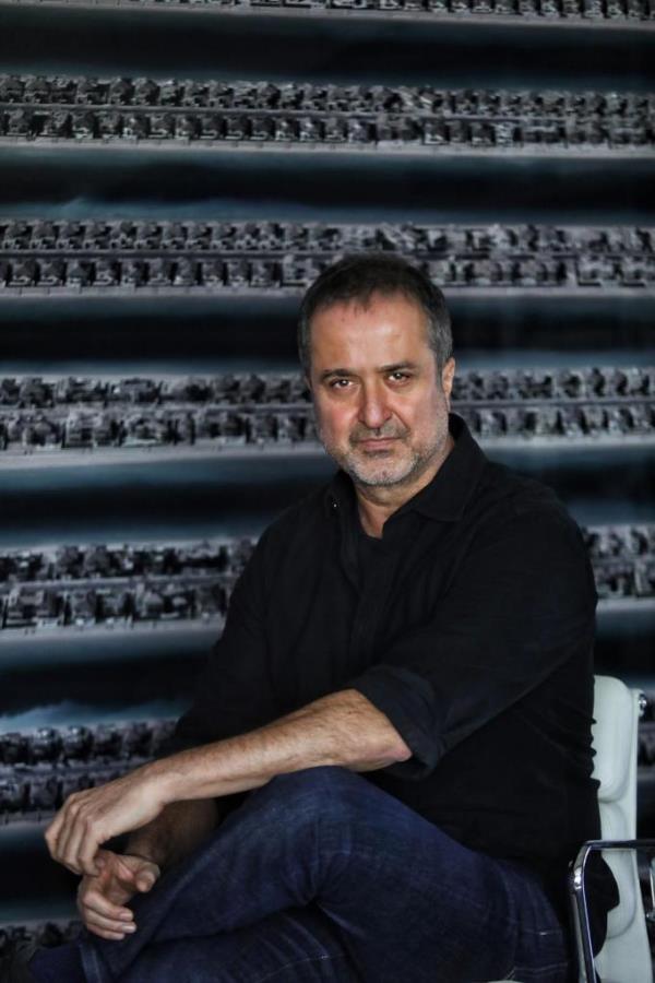 Posed shot of Serdar Bilgili. 