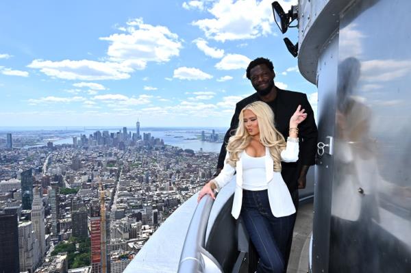 Julius Randle and Kendra Randle visit The Empire State Building.