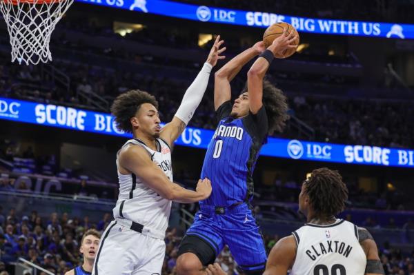 Jalen Wilson defends against Anthony Black during the Nets' 116-101 loss to the Magic on Oct. 25, 2024.