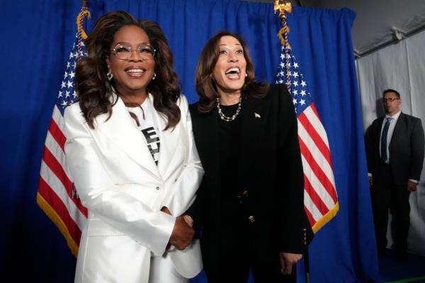Oprah Winfrey and Harris  pose for a photo at a campaign event outside the Philadelphia Museum of Art on Nov. 4, 2024.