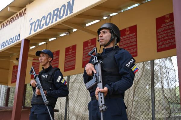 Venezuelan forces guard a prison that Tren de Aragua o<em></em>nce ruled.