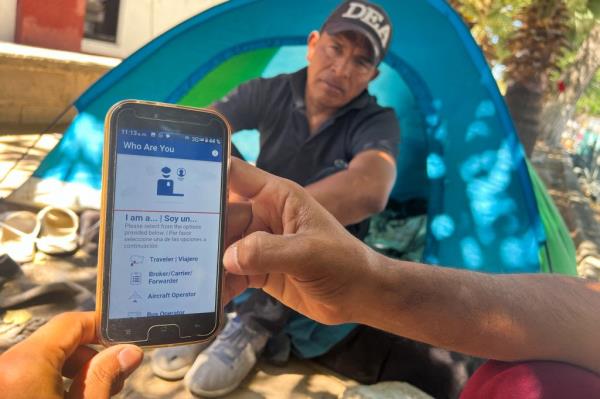 A migrant shows the CBP One App from the US Customs and Border Protection agency, to use to apply for an appointment to claim asylum, on a phone in Ciudad Juarez, Chihuahua state, Mexico, on May 10, 2023. 