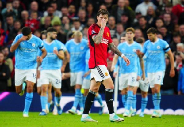 Victor Lindelof of Manchester United reacts after the opening goal scored by Erling Haaland of Manchester City