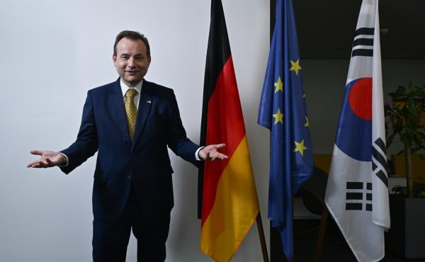 German Ambassador to Korea Georg Schmidt speaks in an interview with The Korea Herald at German Embassy in Seoul in Jung-gu , Seoul on Friday. (Im se-jun/The Korea Herald)