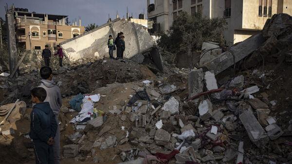 As Israel pounds southern Gaza, Biden warns it is losing support